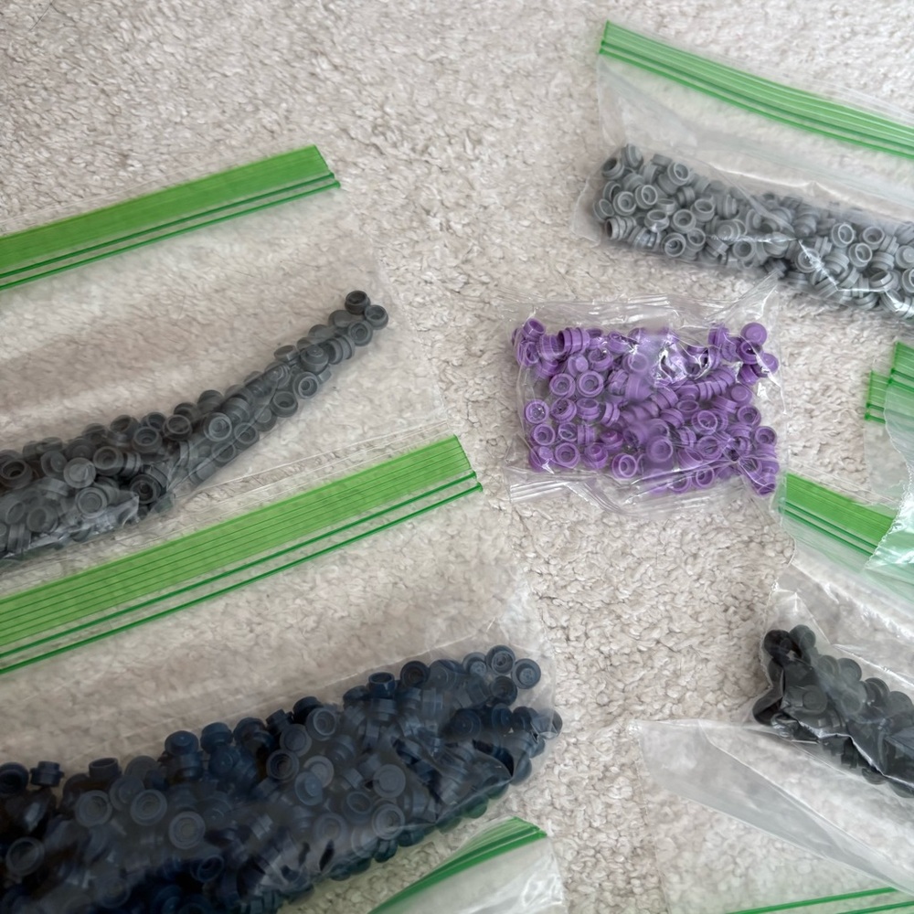 Assorted LEGO Round 1x1 Plates in Multiple Colors - Picture 7 of 9